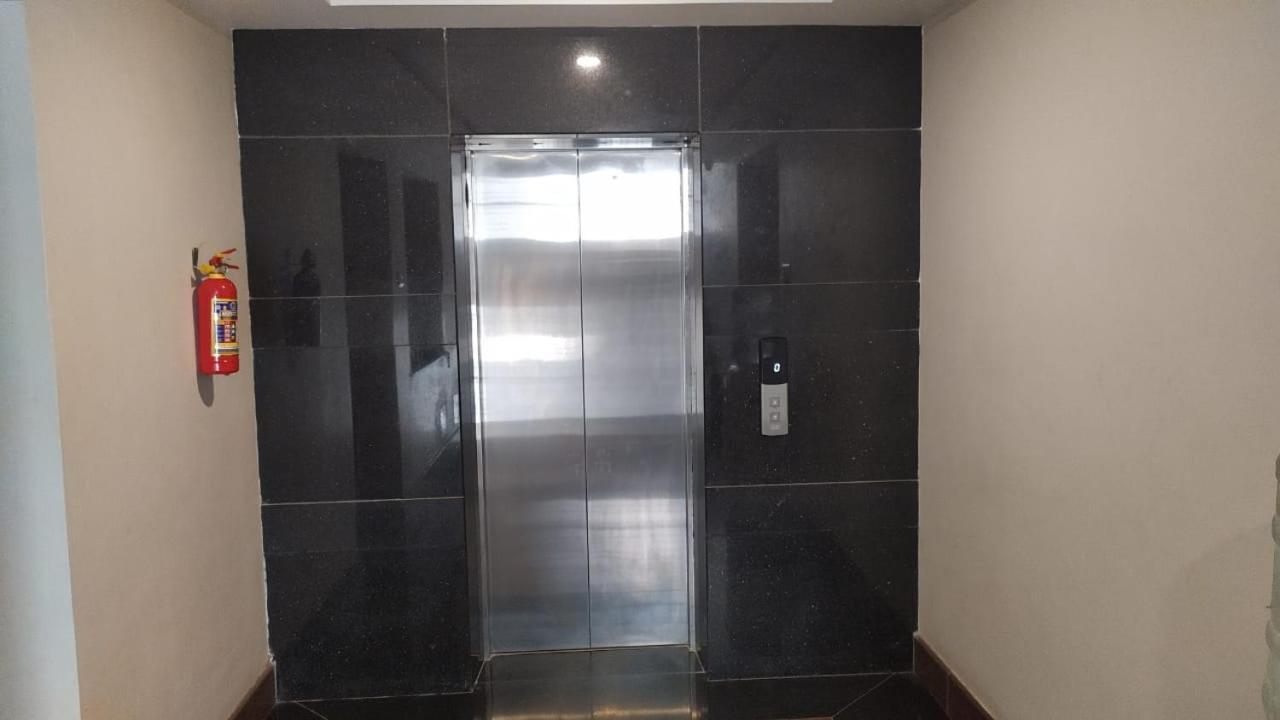 Crown Plaza Hotel *