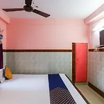 Oyo 75379 Raja Ram Hotel