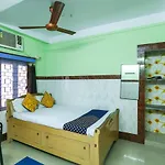 Oyo 75379 Raja Ram Hotel
