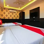 Oyo 69510 Hotel 3M