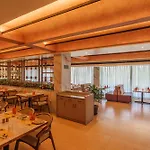 Hotel Kinara Grand