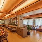 Hotel Kinara Grand