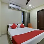 Oyo 16606 Iconic Living