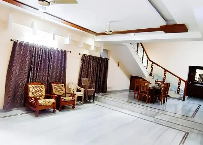 Servostay Kukatpally Spacious 5 Bhk Duplex In Vivekananda Nagar With Parking