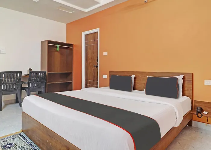 Collection O Golden Hitech Hotel