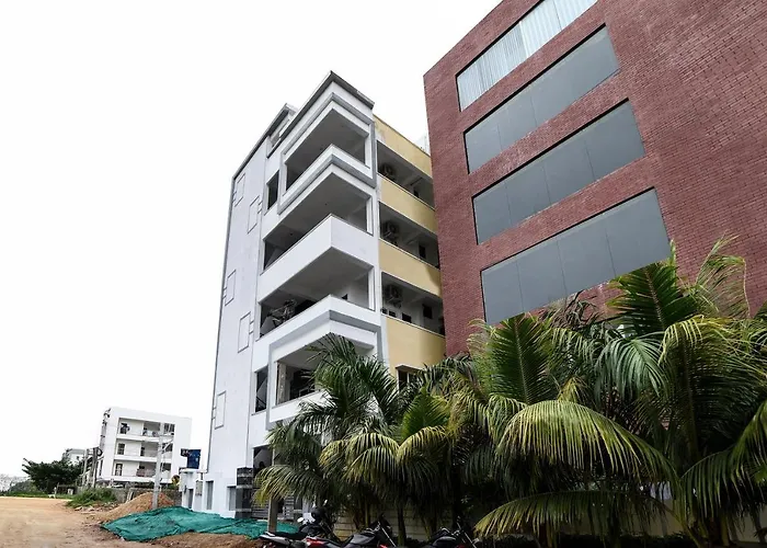 Oyo 16606 Iconic Living
