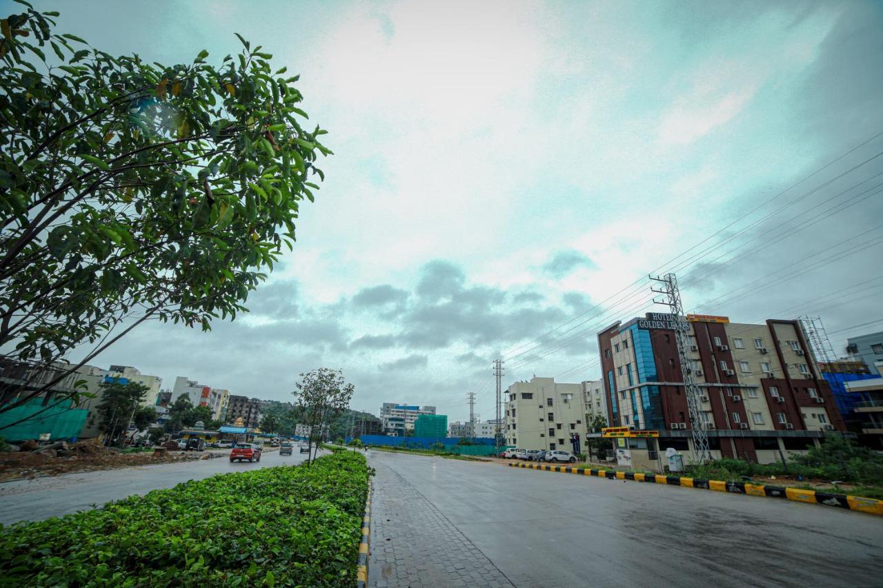 Golden Leaves Hotel 3*