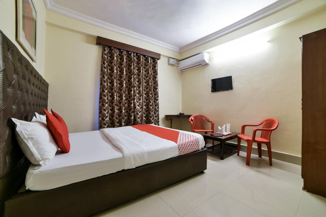 Oyo Flagship 16018 Rainbow Saphire Hotel 3*