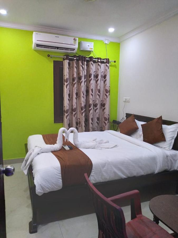 Sri Balaji Grand Hotel Hotel