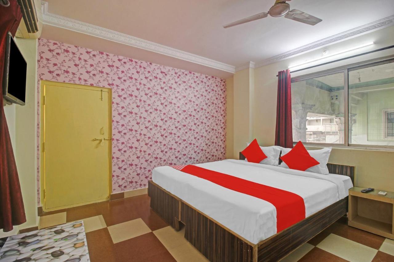 Oyo 84786 Silver Moon 3* Hyderabad