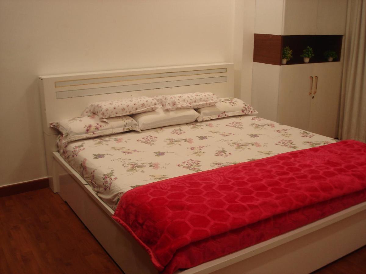 1br With Theater, Jacuzzi, Steam Bath Apartment Hyderabad