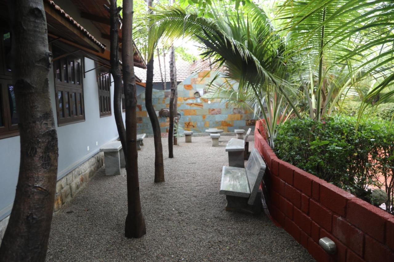 Resort Brown Town & Hyderabad