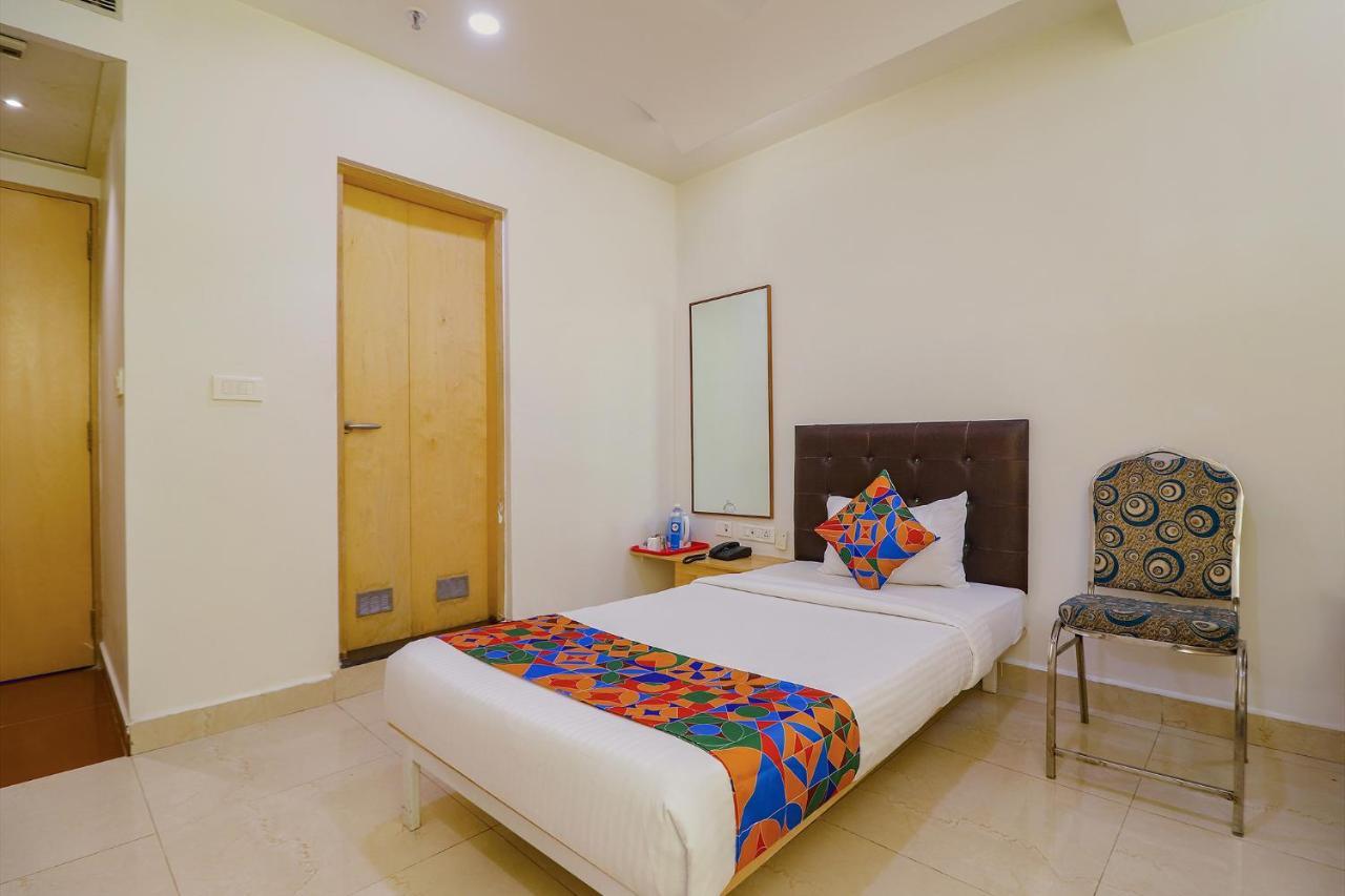 Fabhotel Aamantran & Banquet Halls - Nr Rtc X Roads Metro Station 3*