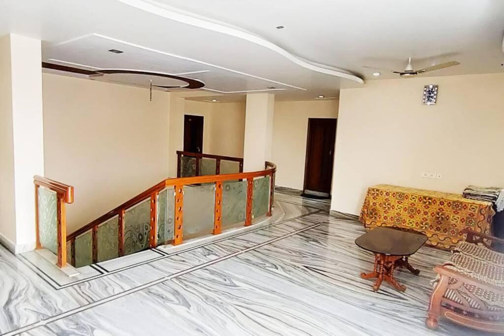 Servostay Kukatpally Spacious 5 Bhk Duplex In Vivekananda Nagar With Parking *