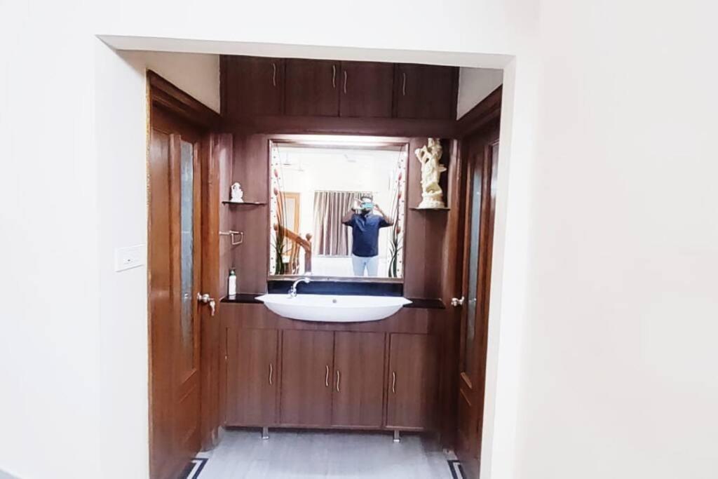 Servostay Kukatpally Spacious 5 Bhk Duplex In Vivekananda Nagar With Parking Hyderabad