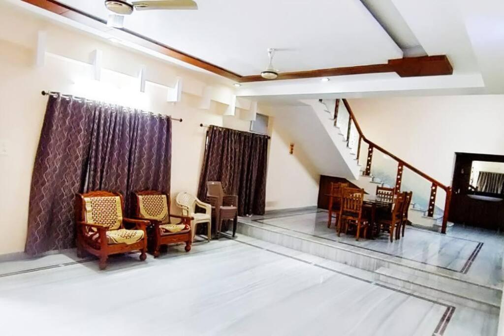 Servostay Kukatpally Spacious 5 Bhk Duplex In Vivekananda Nagar With Parking Apartment Hyderabad