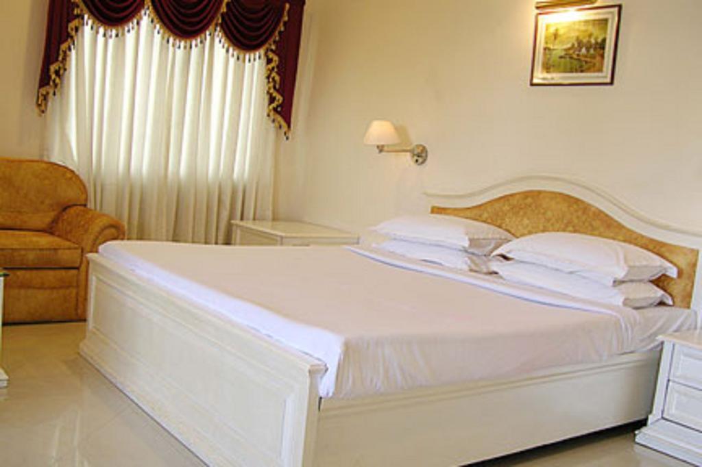 Raj International 3*