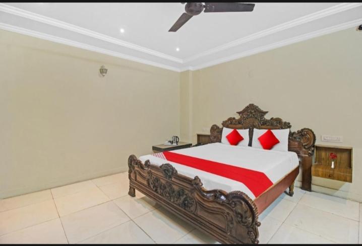 The Maruti Grand Hotel