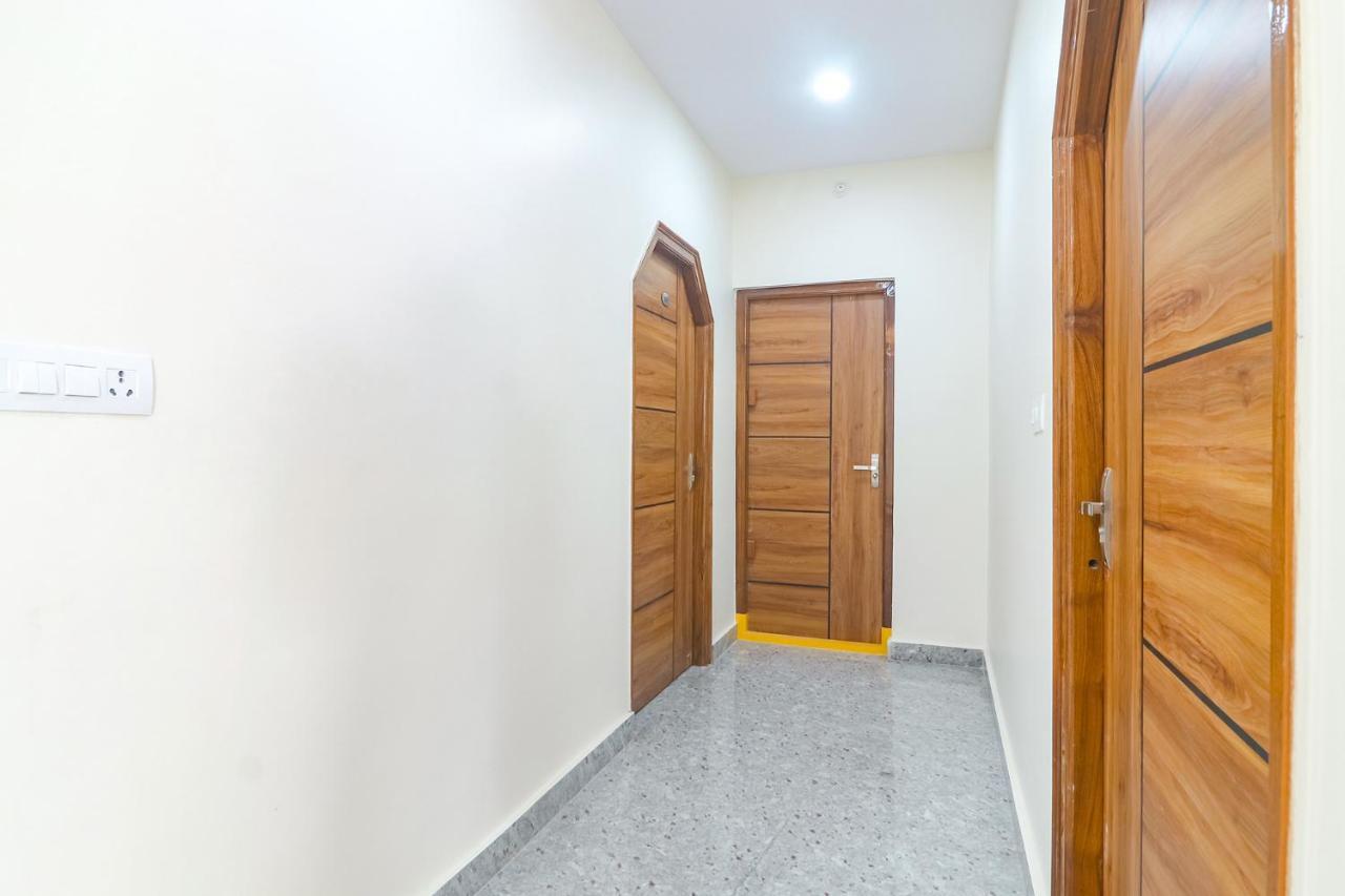 Fabexpress Rs Living - Nr Tcs Deccan Park, Hitech Hotel 3*