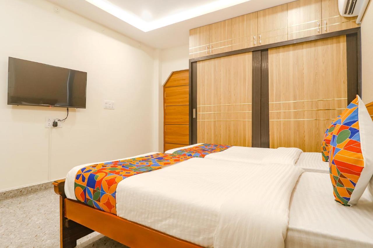 Fabexpress Rs Living - Nr Tcs Deccan Park, Hitech