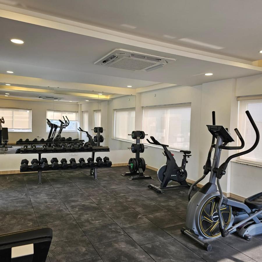 Western Hitech Hotel *
