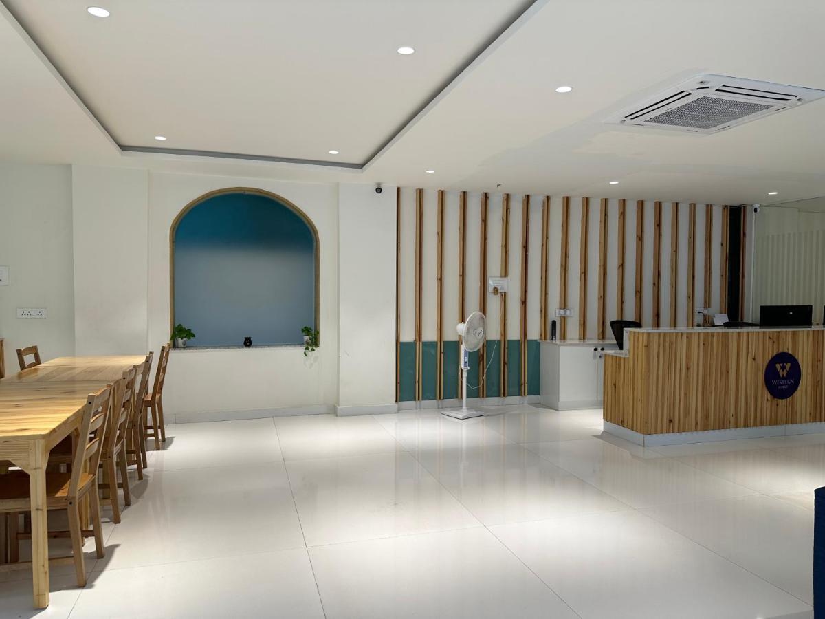 Western Hitech Hotel *