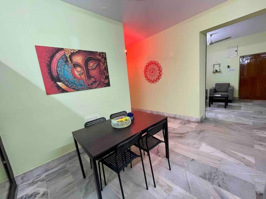 Beautiful 2bhk Centrally Located With Free Parking Apartment