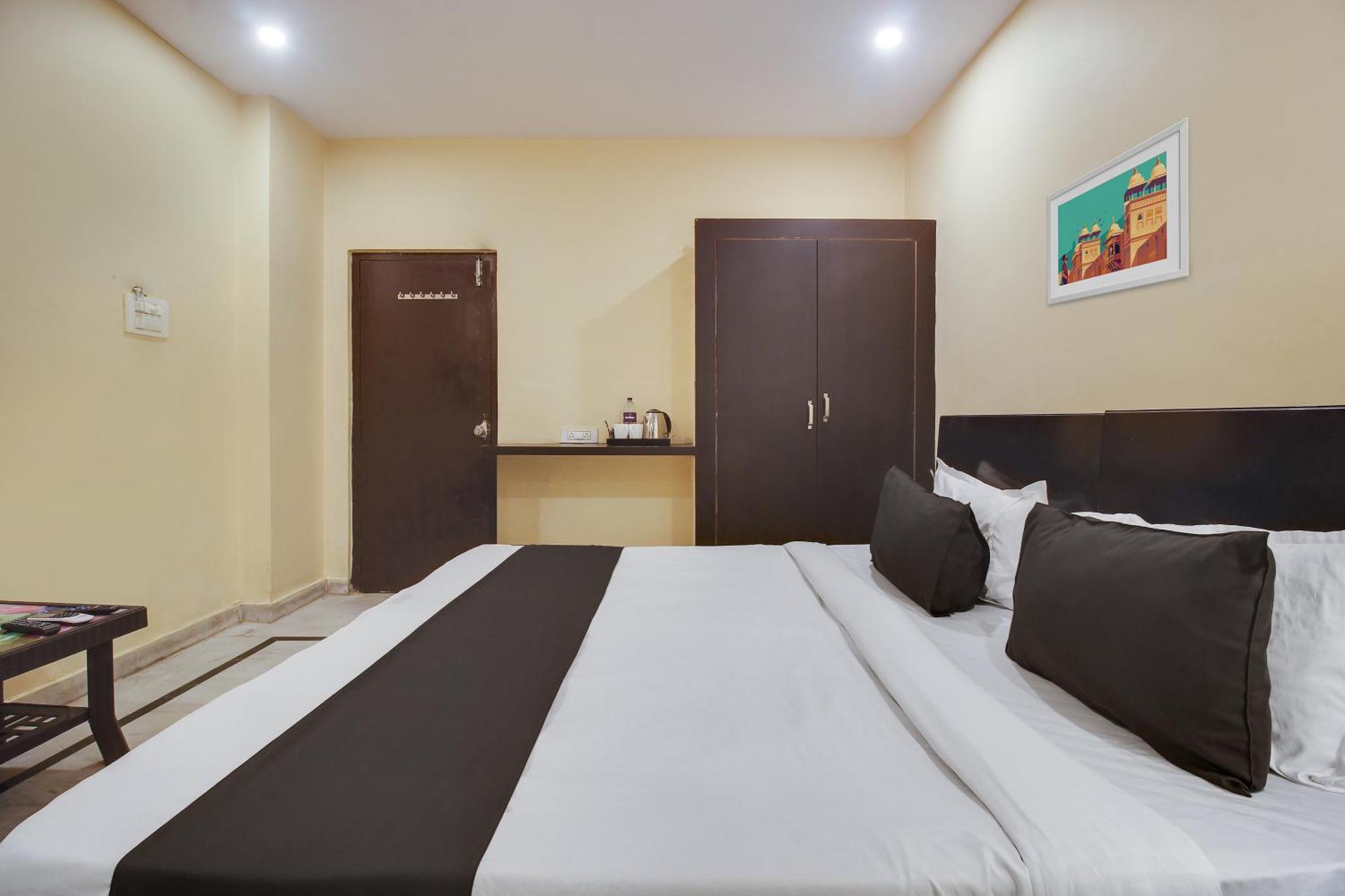Hotel O Anuguna Tulasi Grand Near Jntu