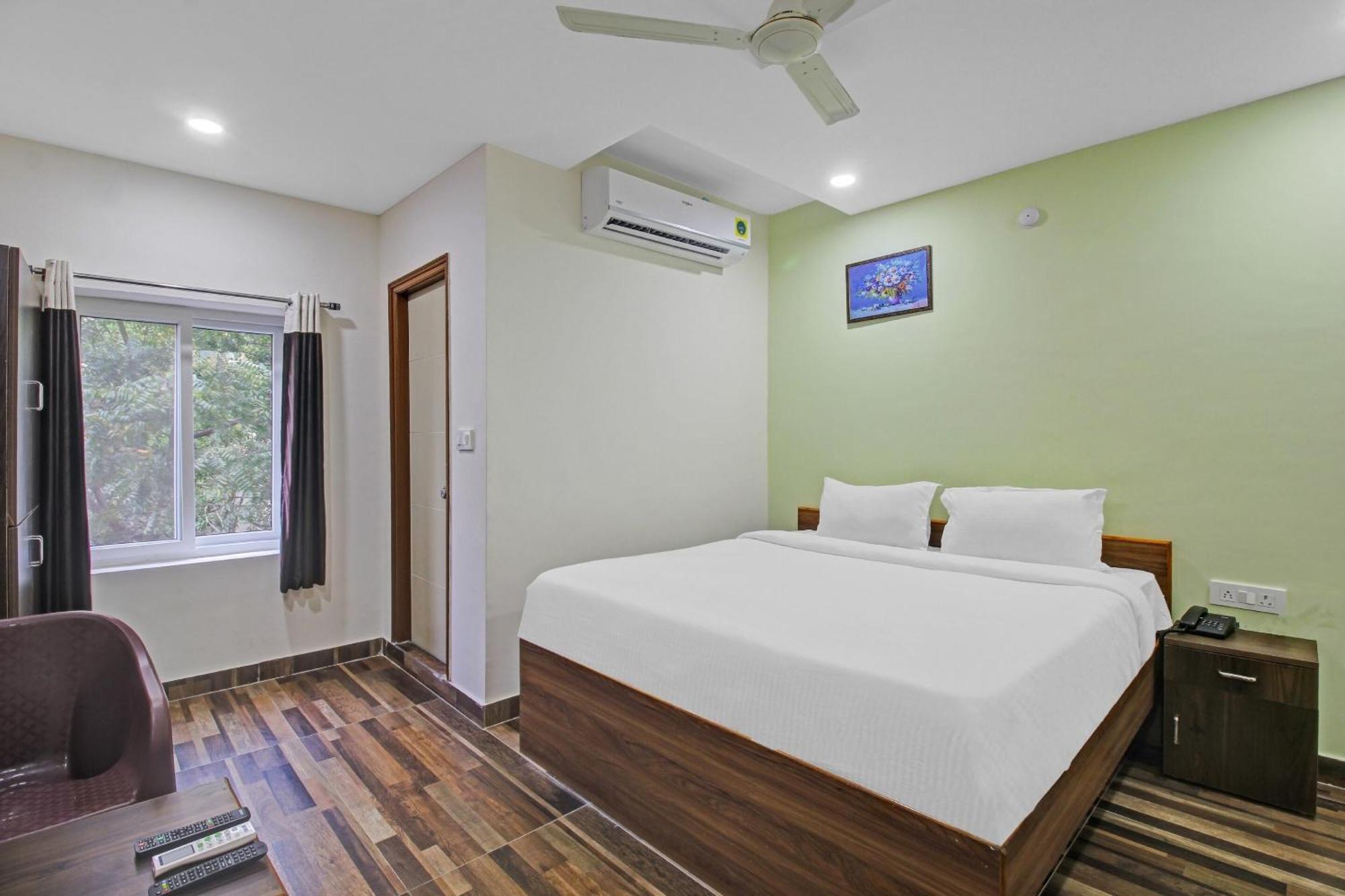 Oyo Flagship Sks Grand Luxury 3*