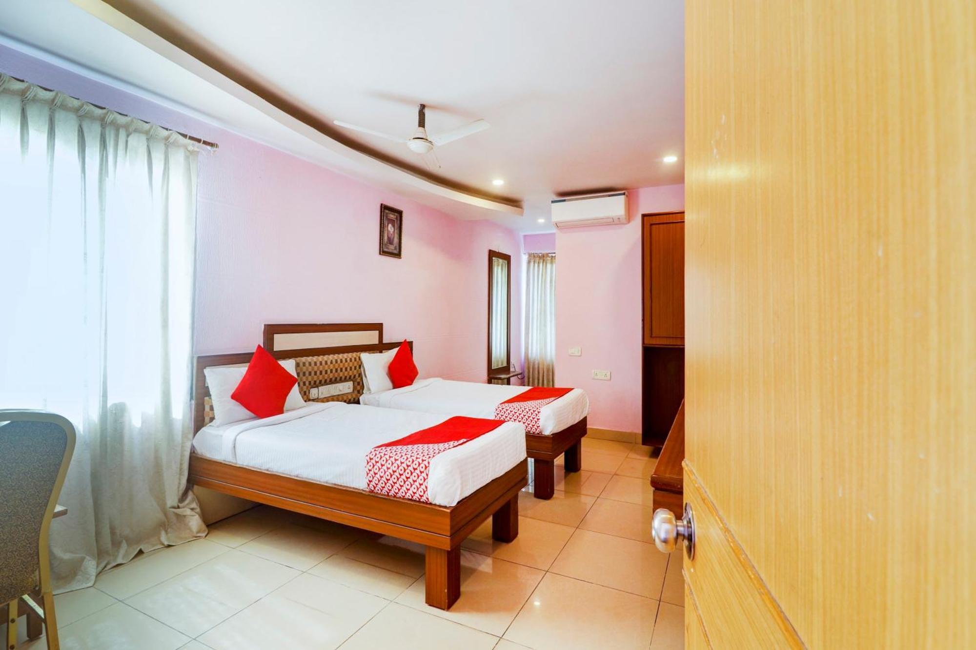 Super Collection O 77115 Vaishnavi Palace Hyderabad