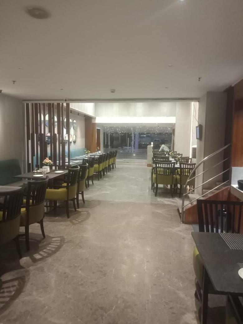 Hotel Dunkin Grand Banjara Hills- Live Kitchen-free Lavish Buffet Breakfast