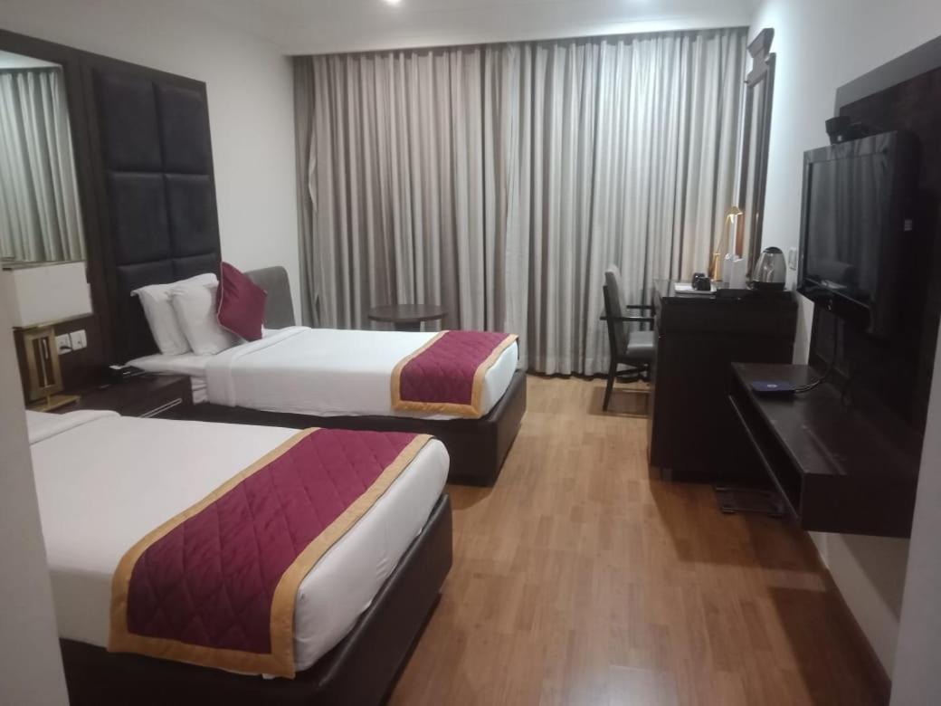 Dunkin Grand Banjara Hills- Live Kitchen-free Lavish Buffet Breakfast Hotel Hyderabad