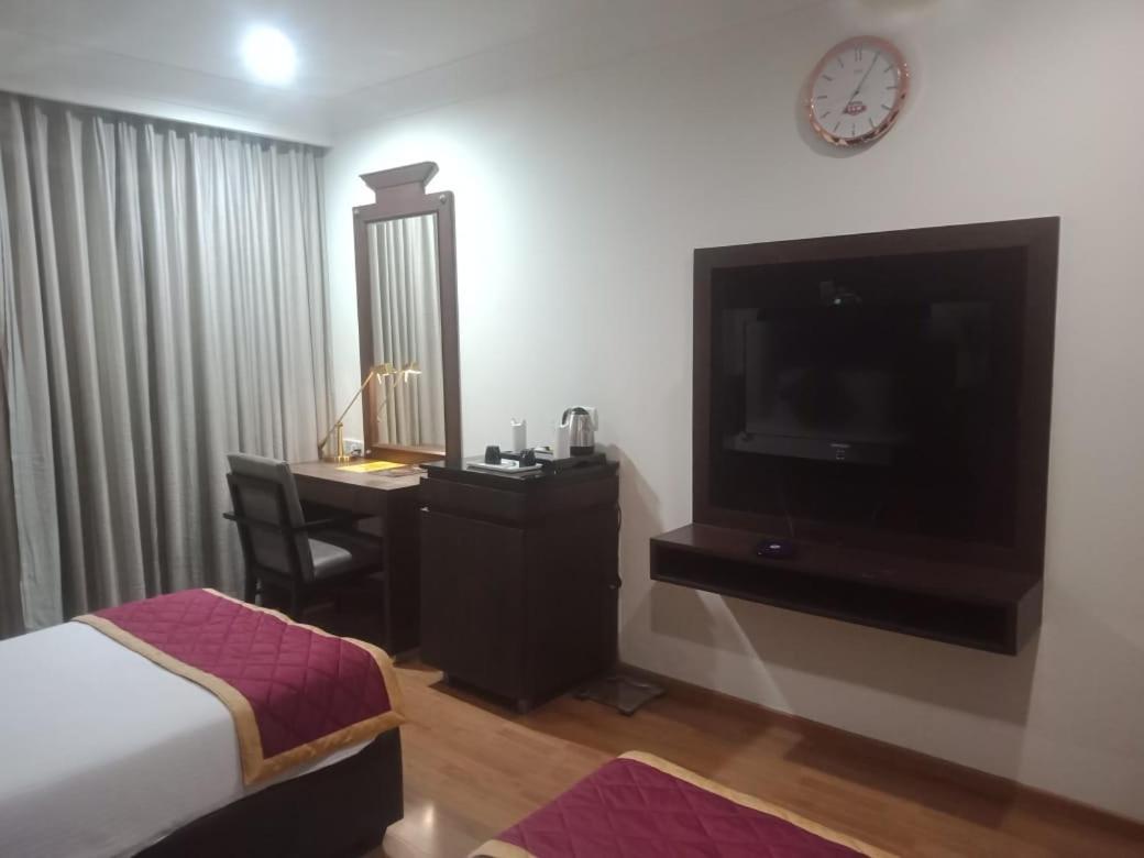 Hotel Dunkin Grand Banjara Hills- Live Kitchen-free Lavish Buffet Breakfast 3*