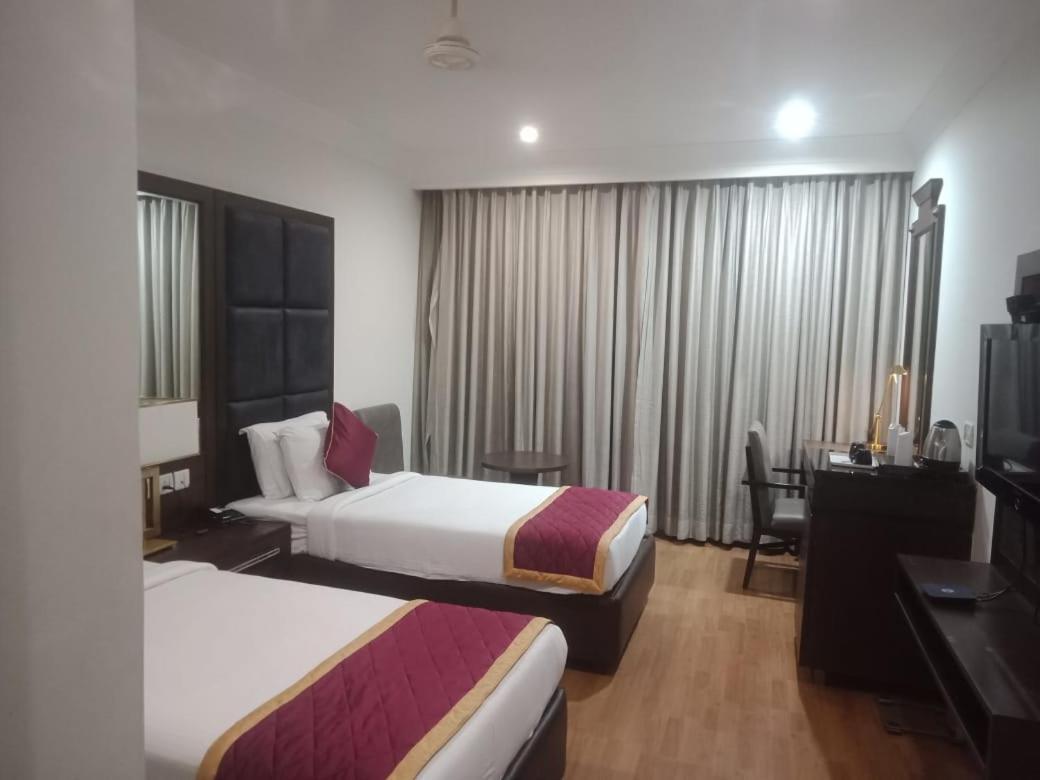 Dunkin Grand Banjara Hills- Live Kitchen-free Lavish Buffet Breakfast Hotel 3*