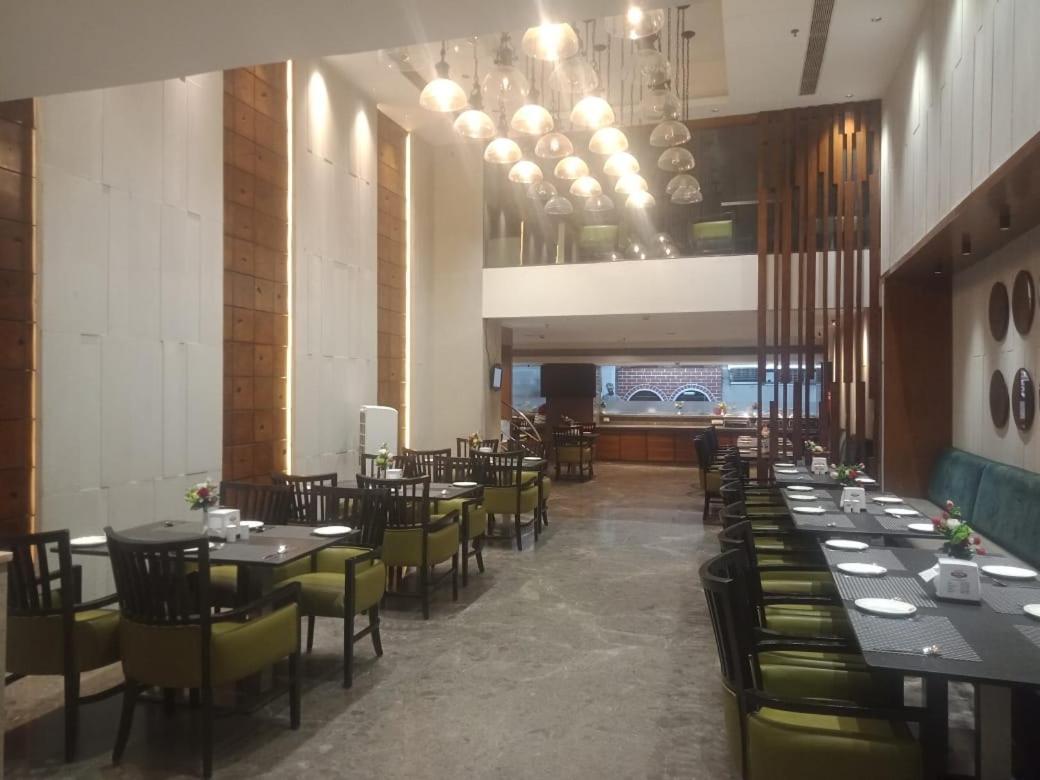 Dunkin Grand Banjara Hills- Live Kitchen-free Lavish Buffet Breakfast
