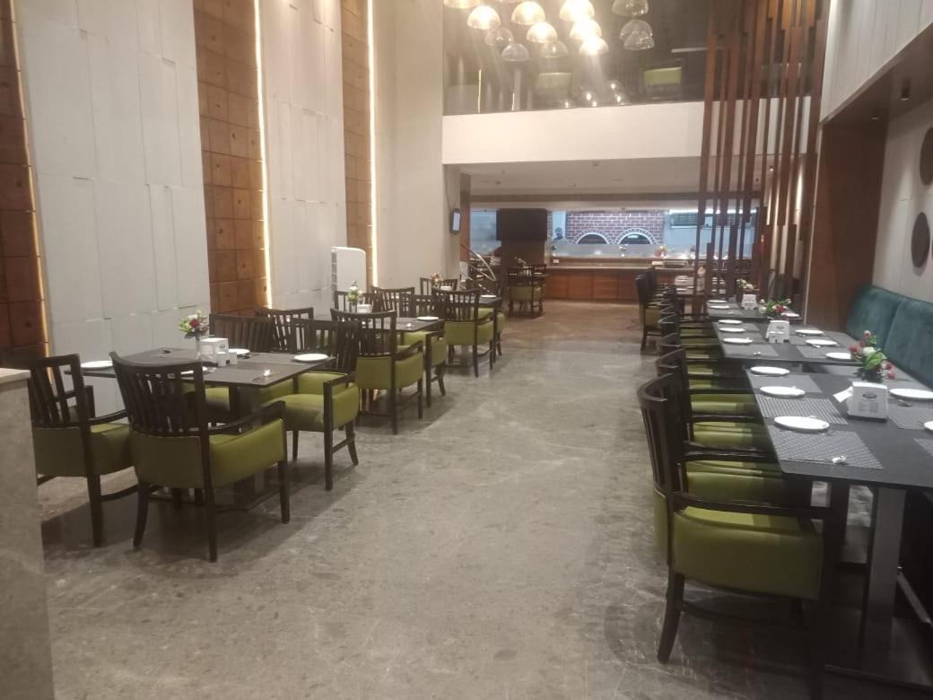 Dunkin Grand Banjara Hills- Live Kitchen-free Lavish Buffet Breakfast Hotel 3*