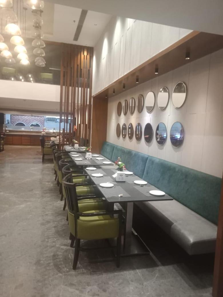 Dunkin Grand Banjara Hills- Live Kitchen-free Lavish Buffet Breakfast 3*