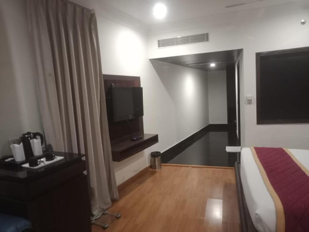 Dunkin Grand Banjara Hills- Live Kitchen-free Lavish Buffet Breakfast 3*