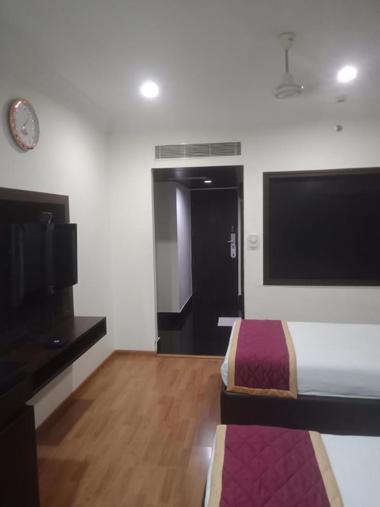 Hotel Dunkin Grand Banjara Hills- Live Kitchen-free Lavish Buffet Breakfast Hyderabad
