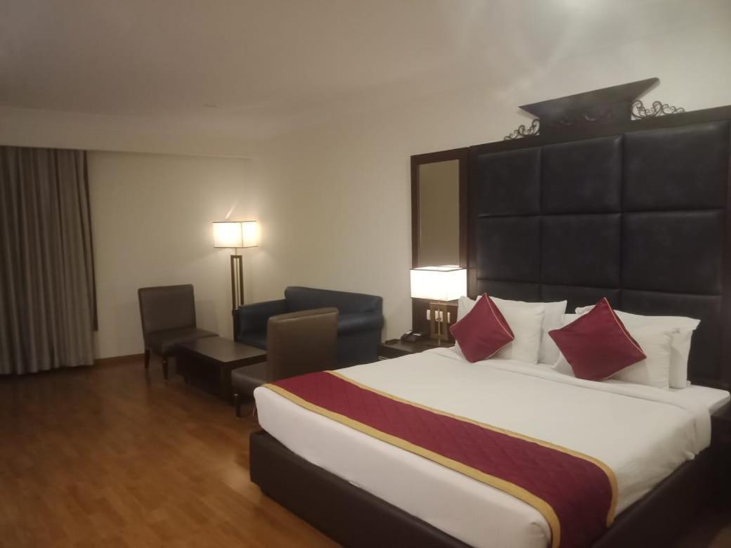 Hotel Dunkin Grand Banjara Hills- Live Kitchen-free Lavish Buffet Breakfast 3*