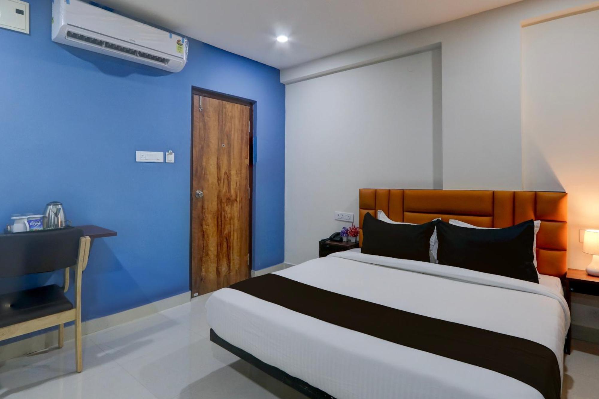 Hotel Super Townhouse The Cinco Bliss Near Ikea, Wells Forgo, Kims, Care Hospitals 4*