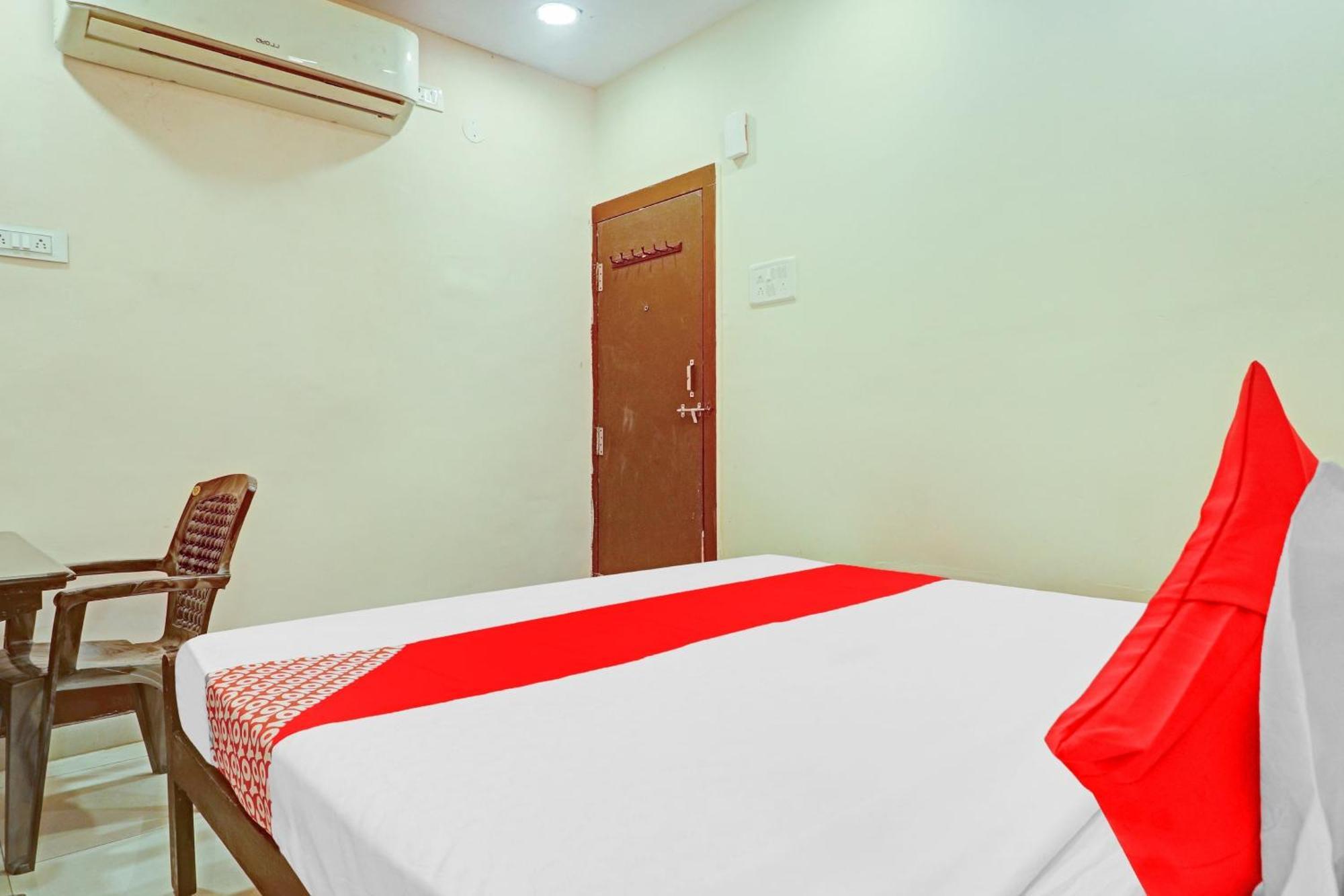 Hotel Sri Sai Dwaraka Residency Near Secunderabad Railway Station 3*