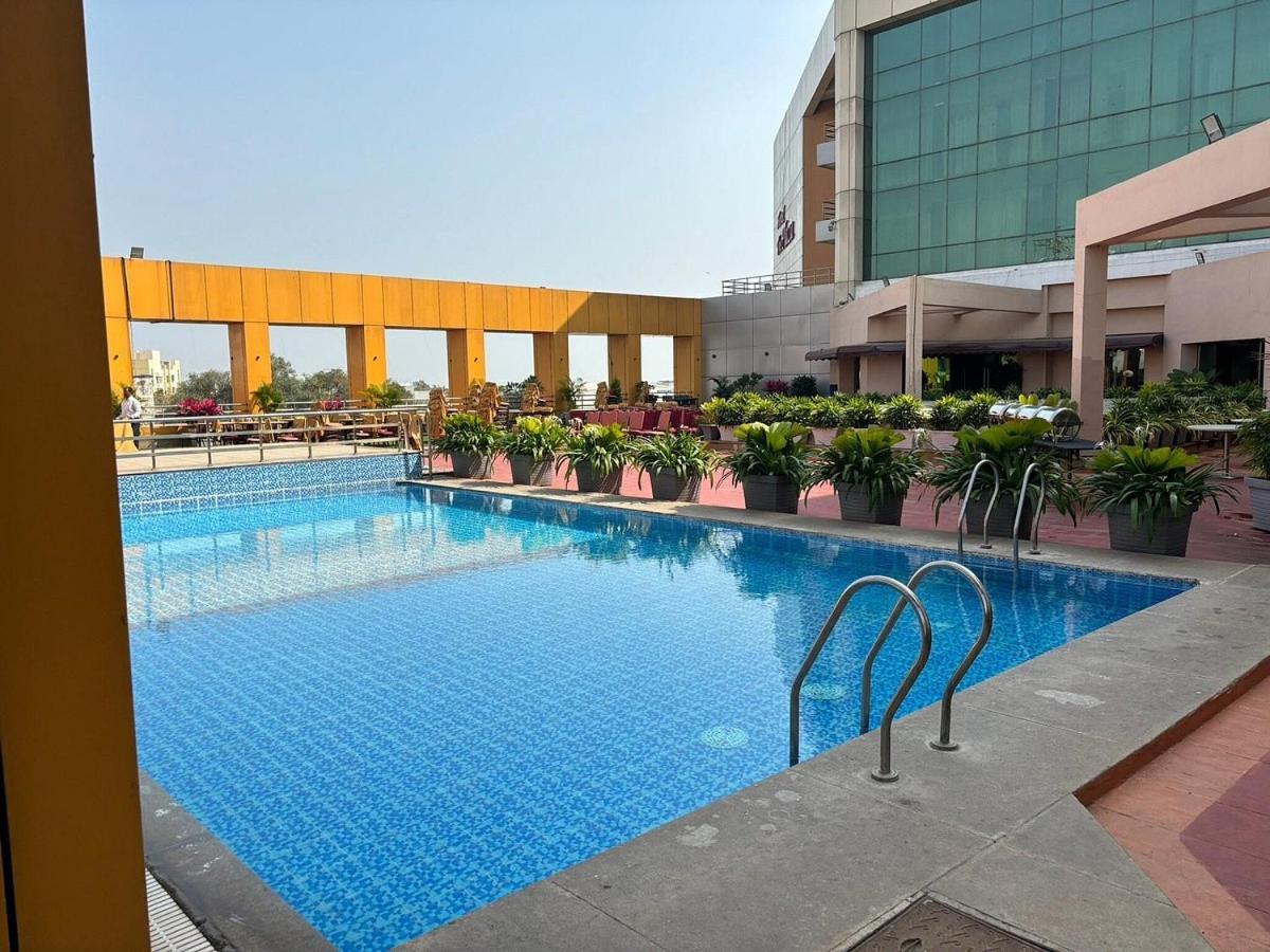 The Plaza 3*