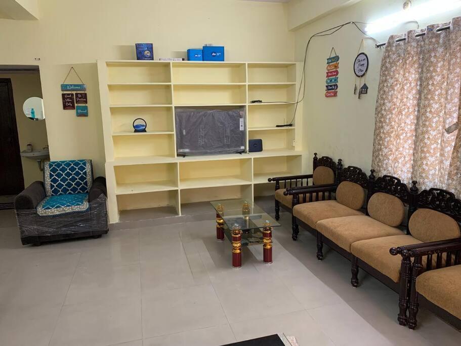 Kesarhomes-homestay- Flt202-2nd Flr-2bhk-apt-ac-lift-kukatpally * Hyderabad