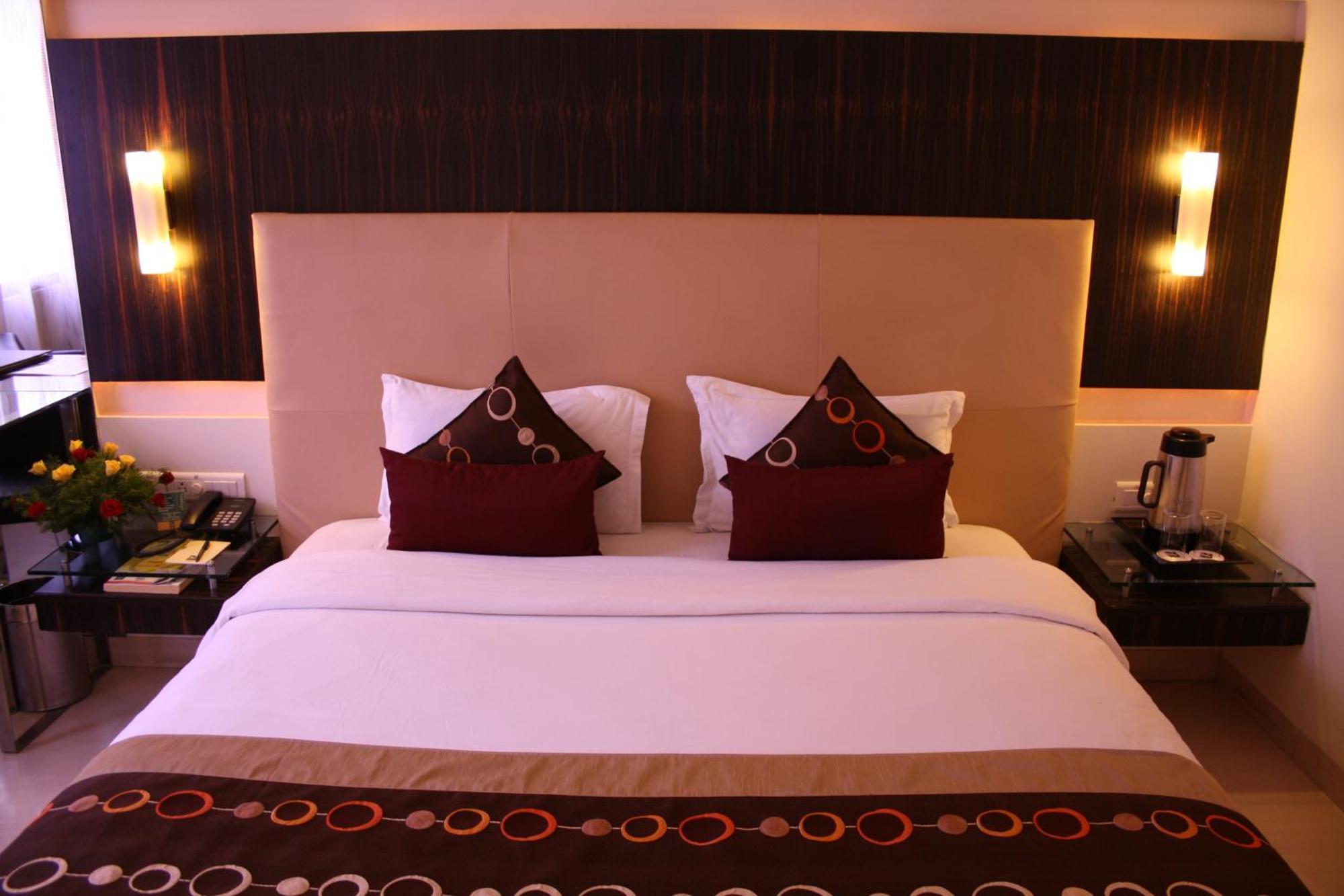 Quality Residency Hotel 3*