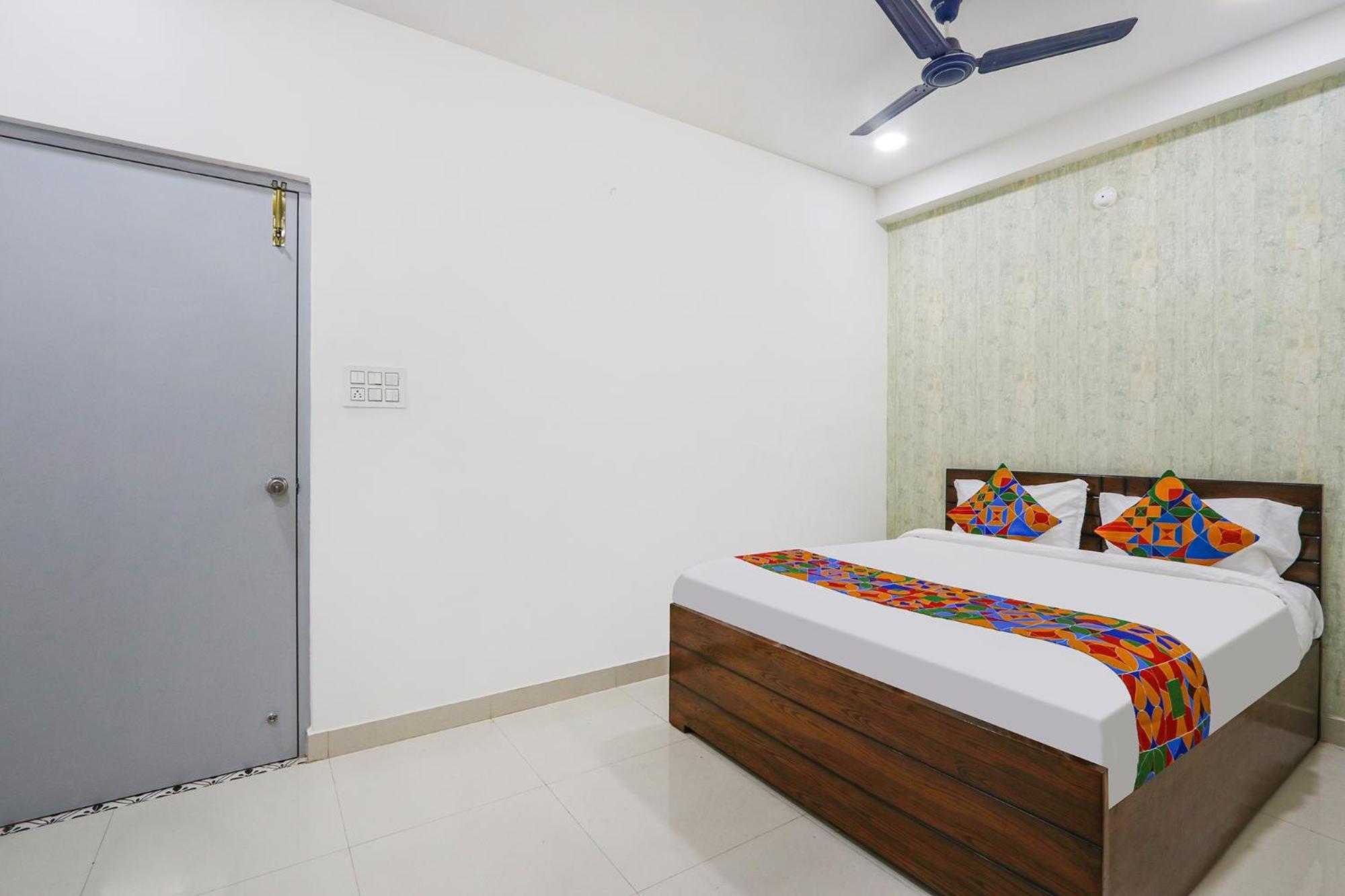 Fabhotel Dream Connect - Nr Narsingi Hotel