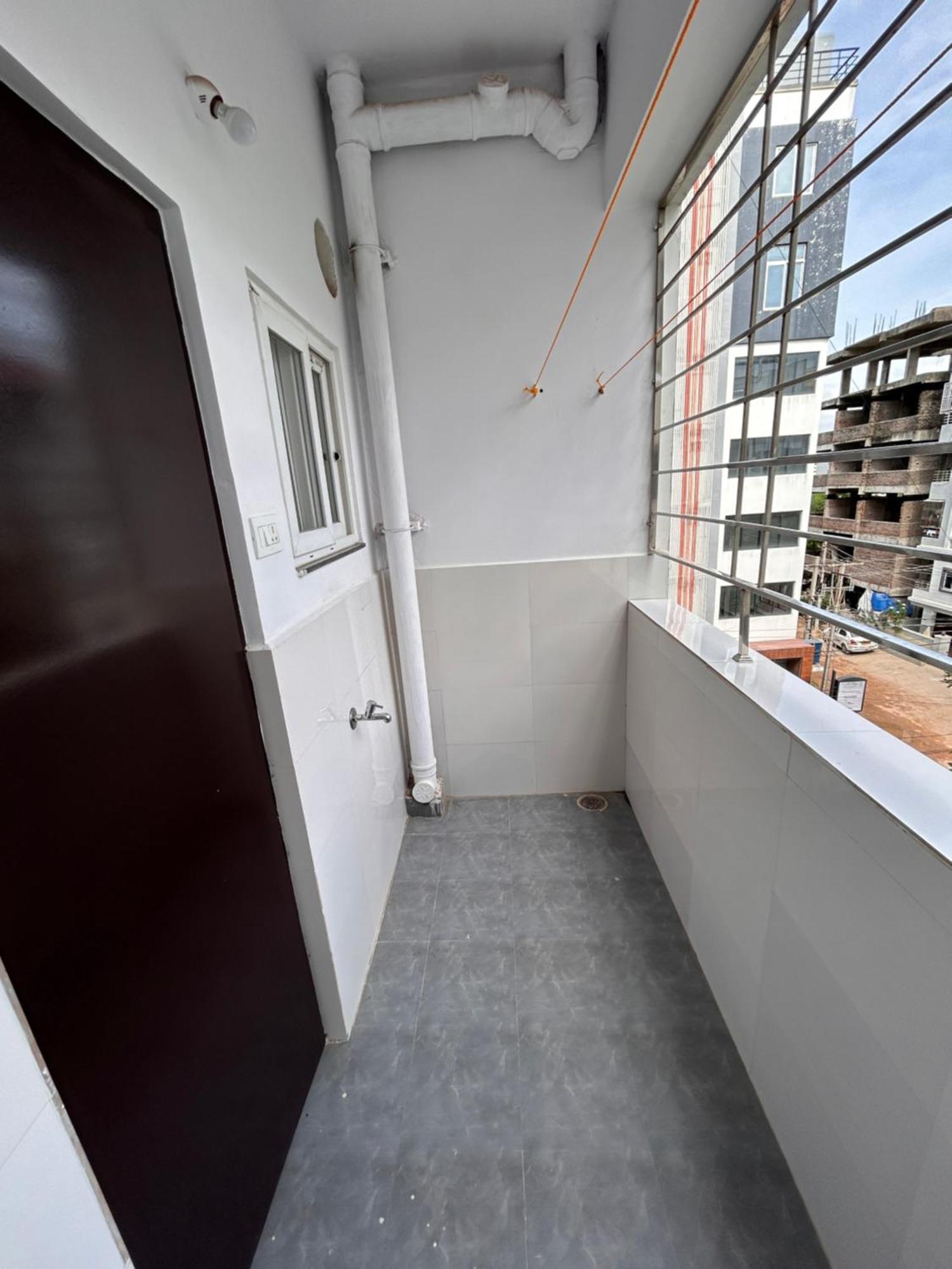 Mee Homes Madhapur Family Fully Furnished 2 Bhk Premium Flats 302 Apartment *