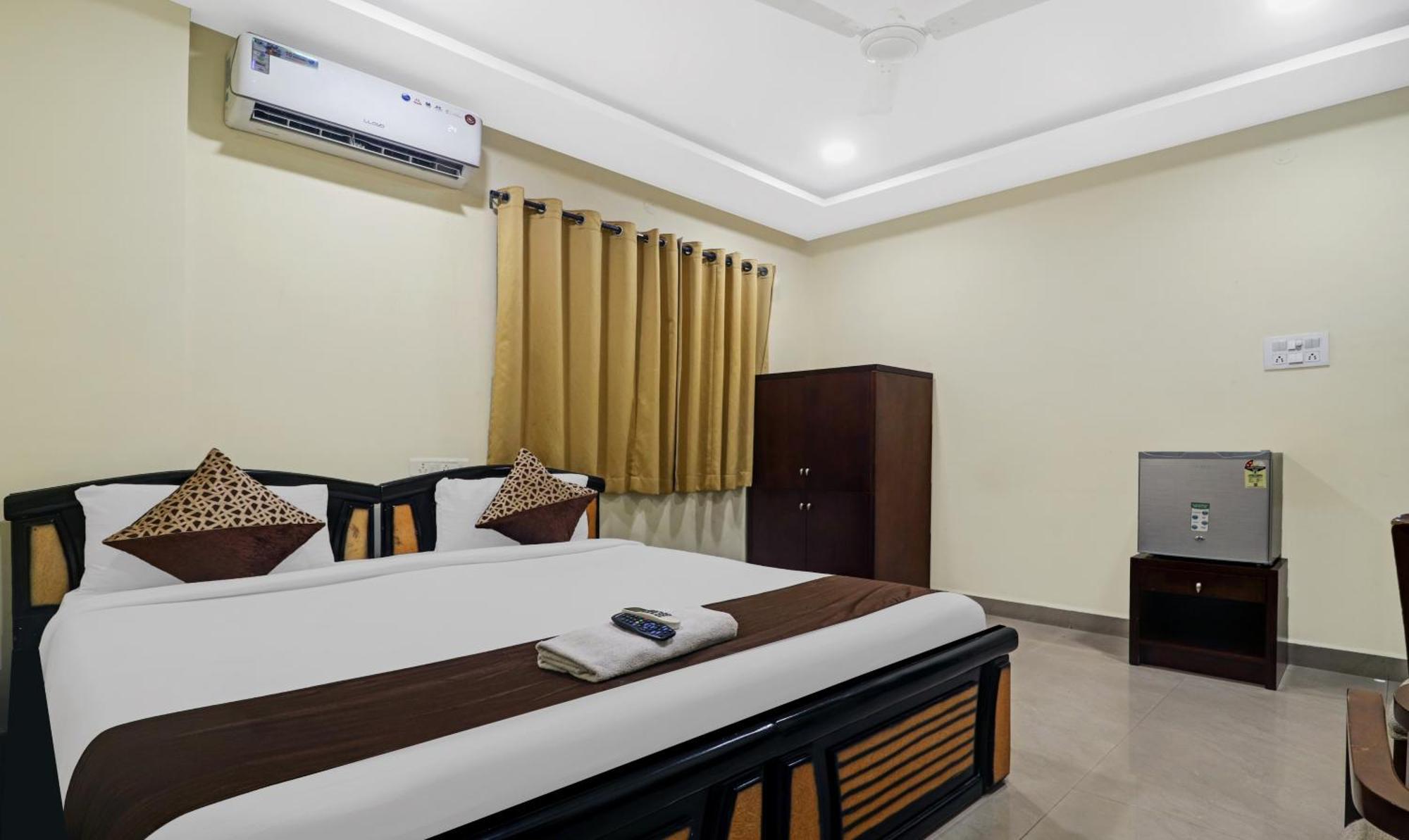 Midtown Begumpet Hotel