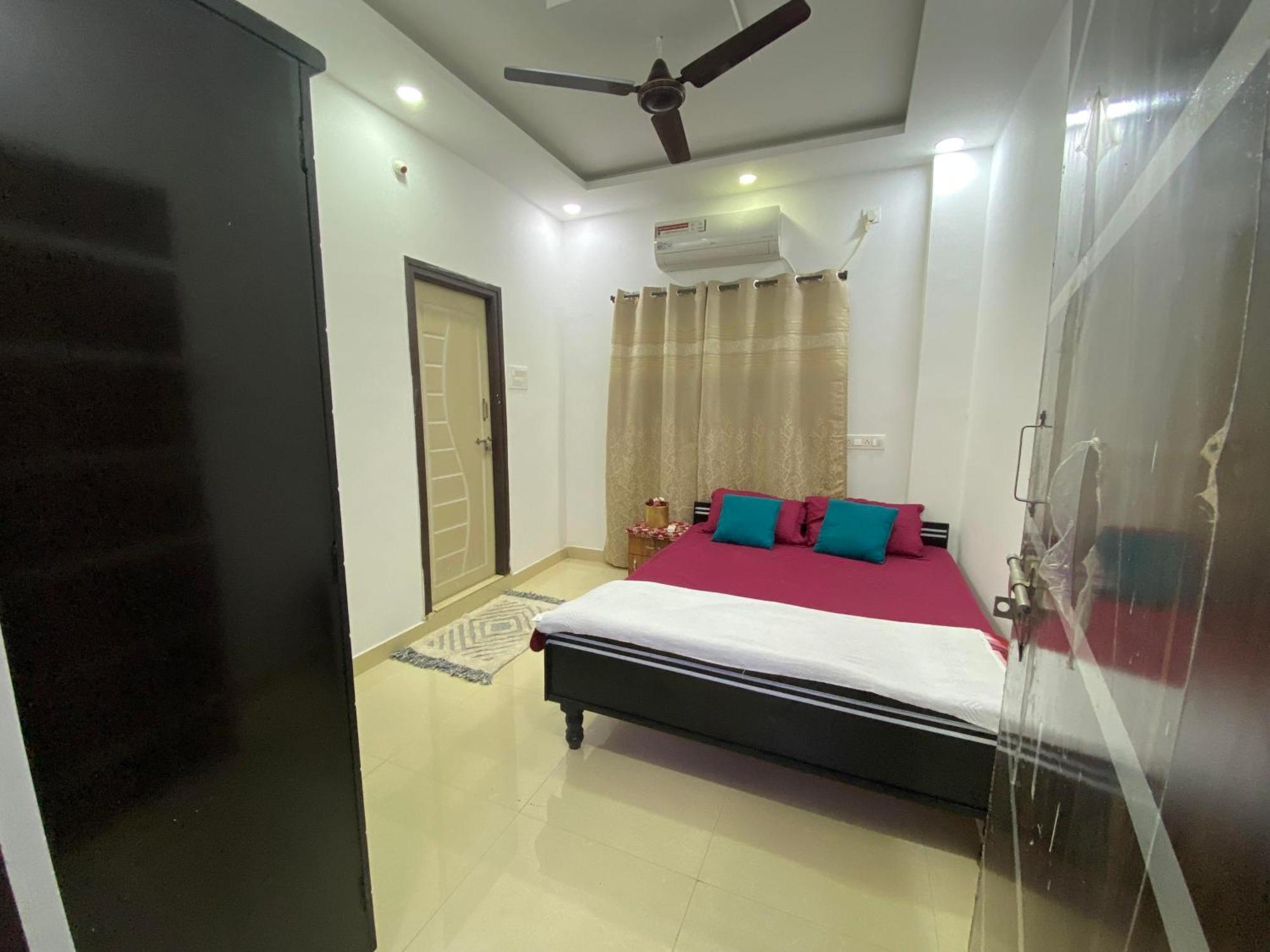 Srt Homely 3bhk With Amenities Apartment *