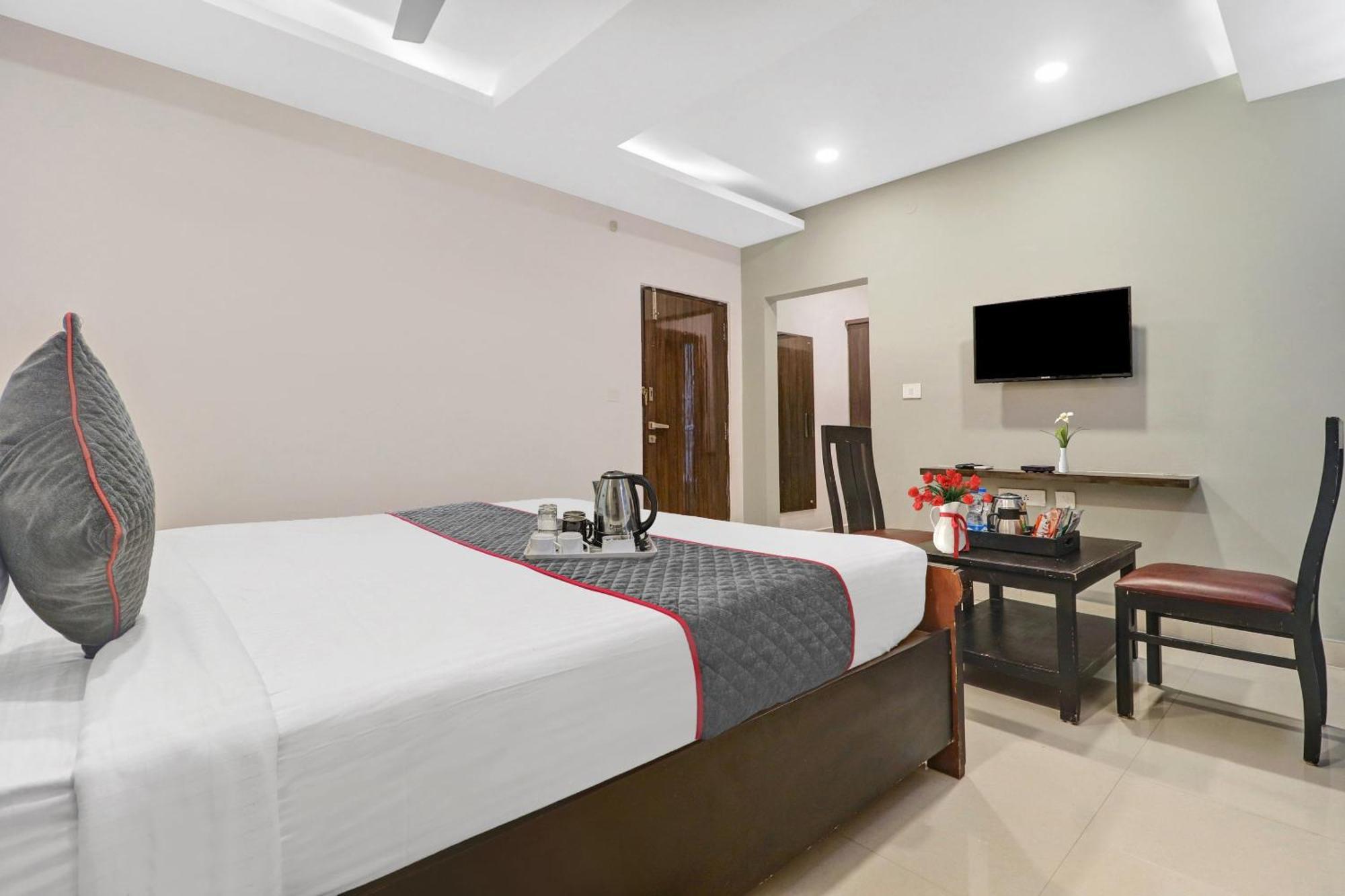 Hotel Super Townhouse Rcc Park View Hyderabad
